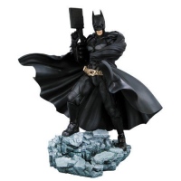 Фигурки Бэтмена - Статуя Бэтмен Тёмный Рыцарь
